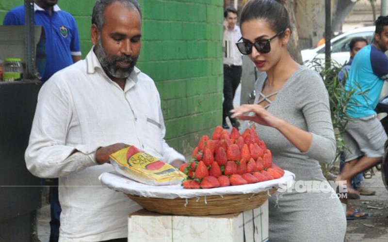 SPOTTED: Malaika Arora Goes Fruit Shopping, Street Vendor Enjoys A Fan Moment!
