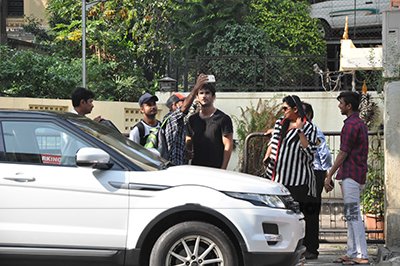 Sushant Singh Rajput with fan.jpg