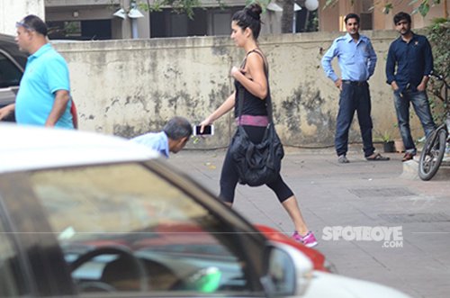 Katrina_kaif_is_working_out_at_a_gym.jpg