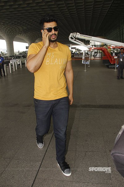 Arjunkapoorsnappedatthemumbaiairport.jpg