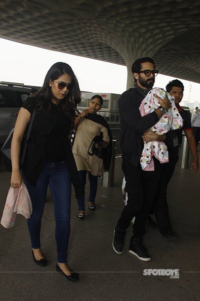 shahid kapoor with wifey mira rajput and daughter misha at the airport