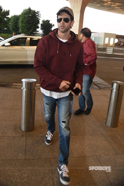 hrithik roshan snapped at the airport