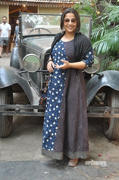 vidya balan with the vintage car