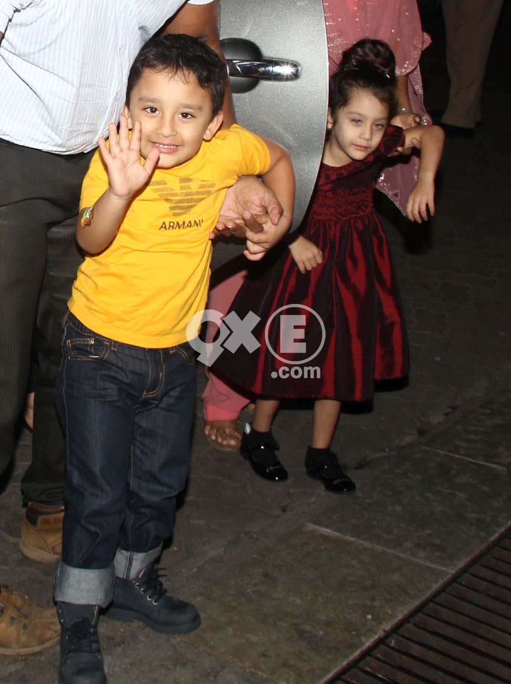 sanjay dutt s son and daughter at aradhya s birthday