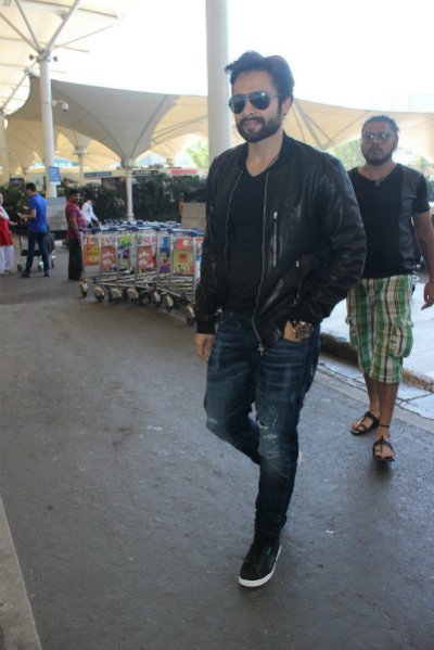jackky bhagnani snapped at the airport