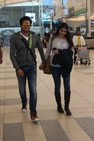 genelia and riteish snapped at the airport