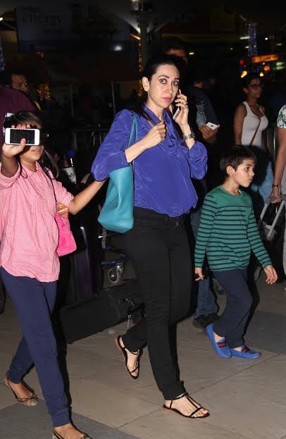karisma kapoor with kids at the airport