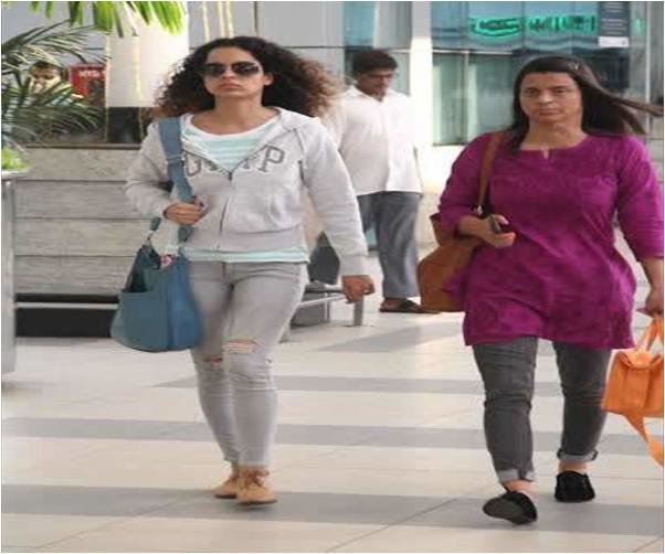 kangana with sister rangoli spotted at mumbai airport
