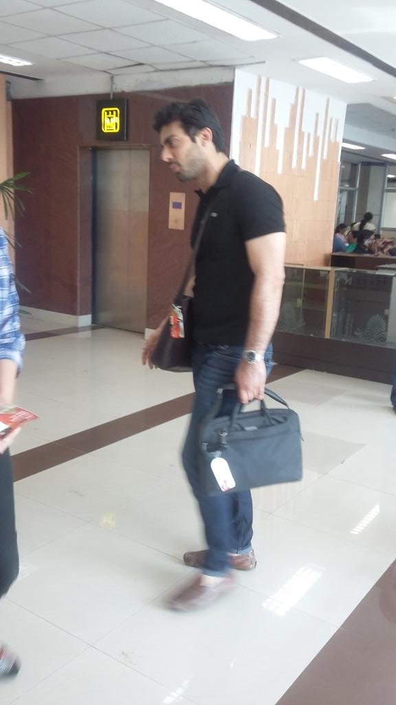 fawad khan snapped at amritsar airport