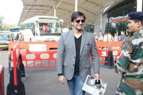 vivek oberoi snapped at the airport