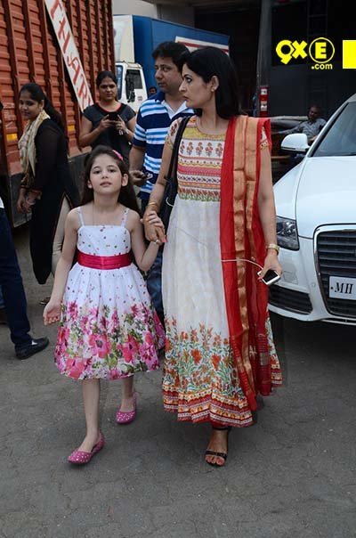 harshaali malhotra outside studio with mother