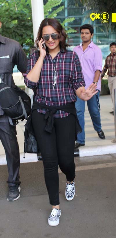 sonakshi sinha snapped at the airport