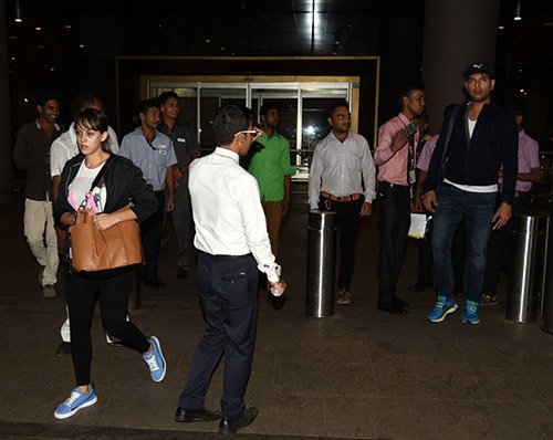 yuvraj and girlfriend hazel spotted at the airport