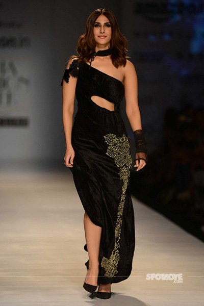 vaani kapoor walks the ramp for rina dhaka at the amazon india fashion week