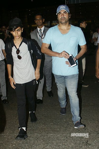 arbaaz khan with his kid at the airport