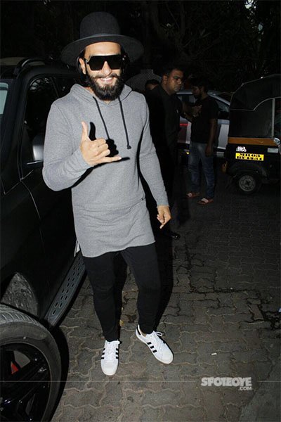 ranveer singh snapped in bandra with a hat 