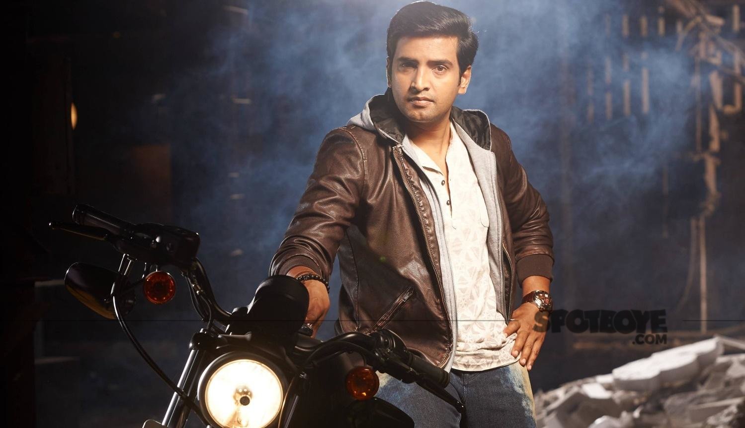 Santhanam 
