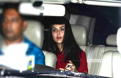No_make_up_looking_very_pleasing_priety_zinta_spotted_with_no_makeup_.jpg