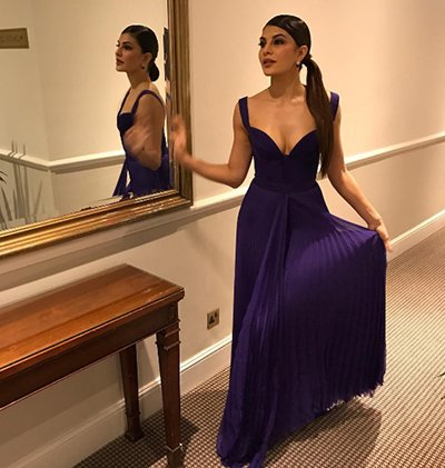 jacquline_fernandes_glowing_in_purple_dress_her_instagram_pic.jpg