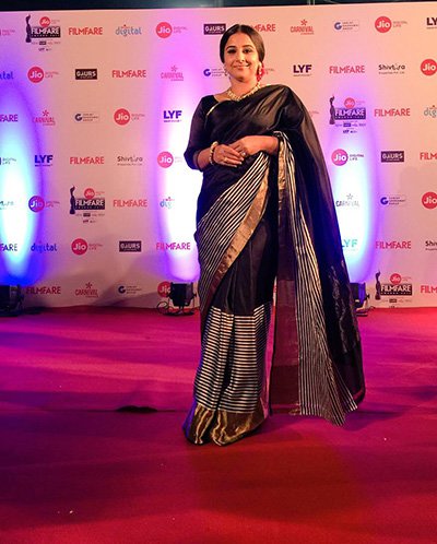 vidya balan at the filmfare awards 2017