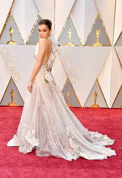 hailee steinfeld in a ralph and russo gown at the oscars 2017