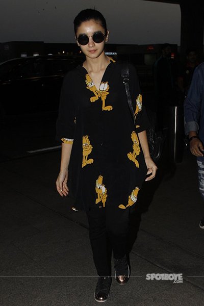 alia bhatt snapped at the airport