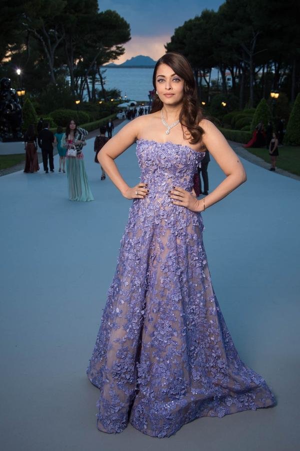 aishwarya in lavender strapless gown