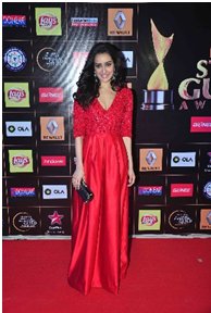 shraddha kapoor in a fiery red atsu number at star guild awards