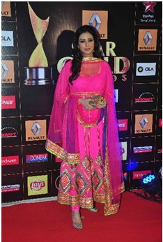 tabu in abu jani sandeep khosla look at star guild awards