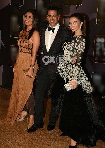 akshay kumar amy jackson lara dutta at an award show