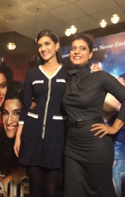 kriti and kajol at dilwale promotions