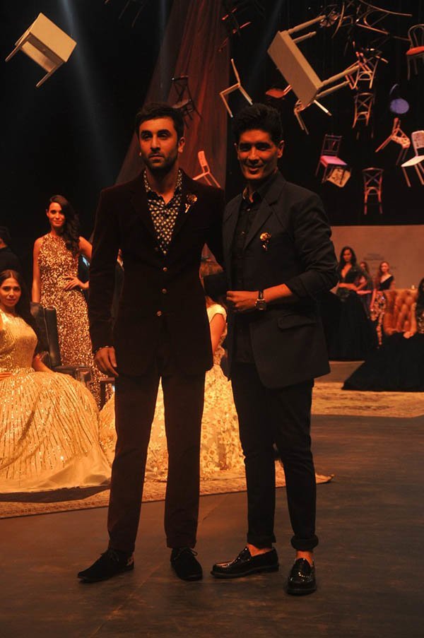 ranbir kapoor turned showstopper for manish malhotra at lakme fashion week 2015 day 1