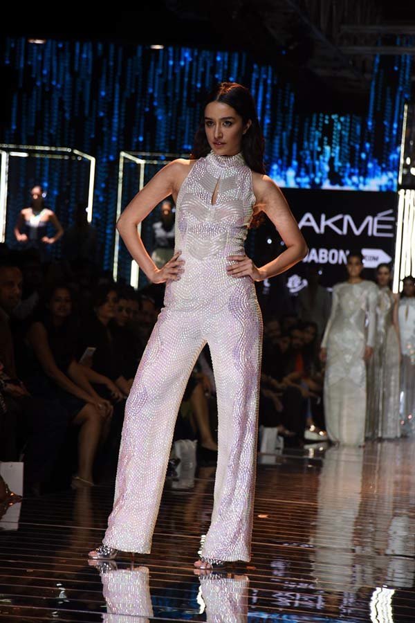 shraddha kapoor in white sequinned jumpsuit for namrata joshipura at lfw 2015