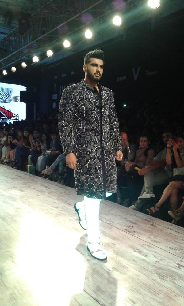 arjun kapoor walks for kunal rawal at lakme fashion week 2015