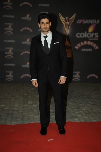sooraj pancholi in a suit at an awards night