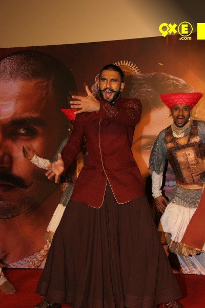 ranveer shows some malhari moves