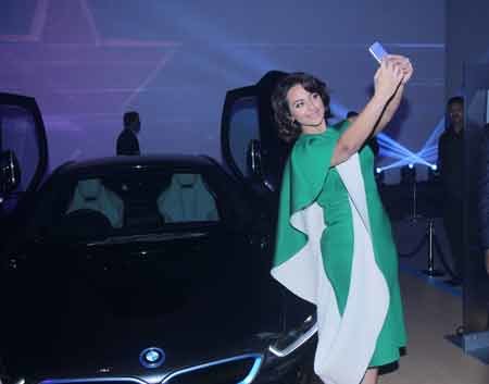 sonakshi clicks a selfie with bmw car at the event