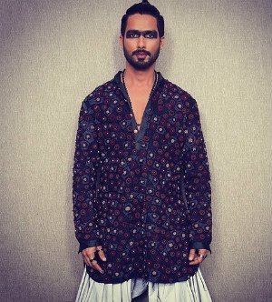 shahid walked the ramp in goth makeup for designer kunal rawal
