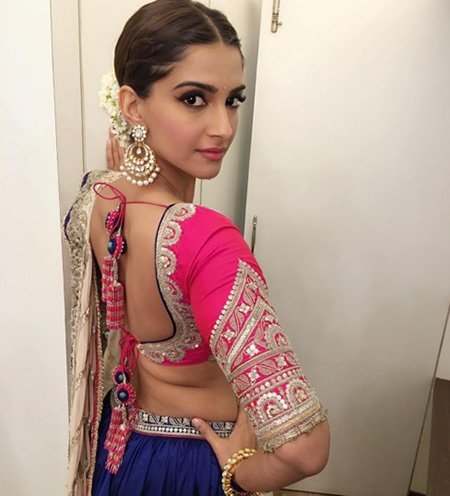 sonam kapoor s gajra and low cut choli added sexy in the outfit