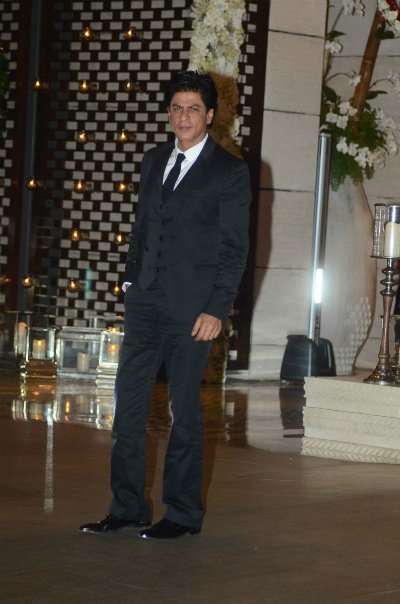 shah rukh khan at ambani s party