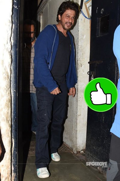 srk looked stunning while exiting olive in bandra after meeting up with filmmaker anand l rai