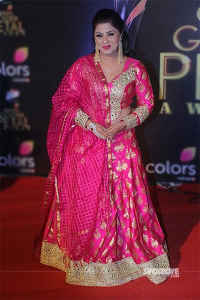 sudha chandran at the colors golden petal awards 2017 in a jazzy pink do