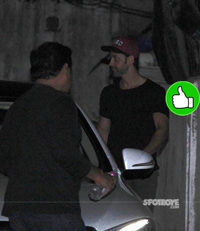 hrithik roshan snapped in bandra