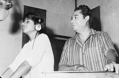 amit_kumar_with_his_father_during_younger_days_kishore_kumar_legendary_singer_.jpg