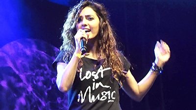 neeti mohan singing at an concert