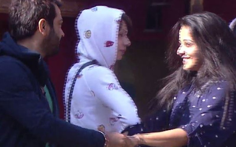 Bigg Boss 10, Day 26: Mona Lisa chooses to dance with Manu, rejects Manveer!