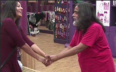 Bigg_Boss_10_Swami_and_Monalisa_Dancing.jpg