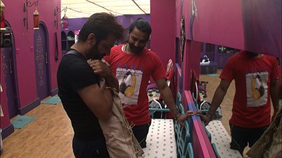 Bigg_Boss_10_Day_36_manu_and_manveer.jpg