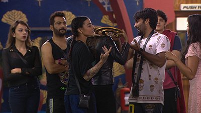 bani manveer and lopa fight for captaincy bigg boss 10