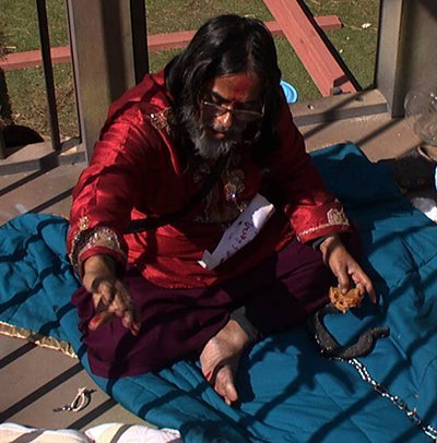 swami om hurt during the maalgaadi task bigg boss 10